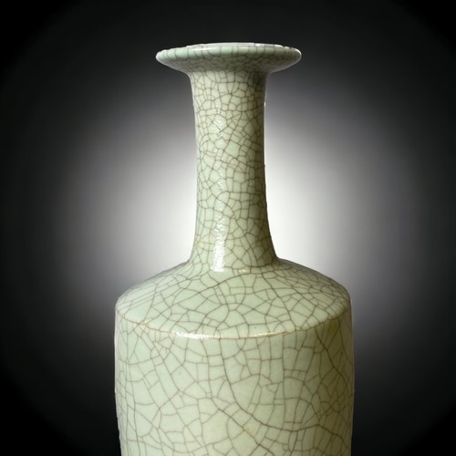 146 - A Chinese Longquan Celadon Crackle Glaze mallet vase.
24cm Tall