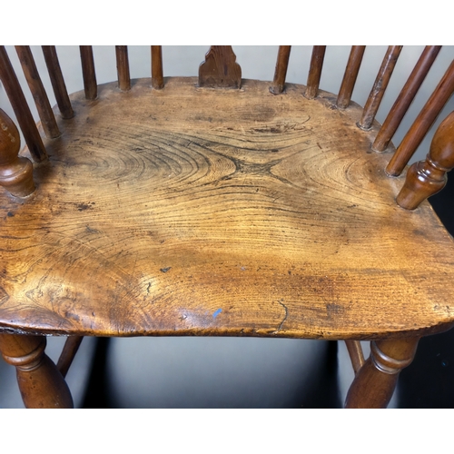 3 - AN EARLY 19TH CENTURY YEW & ELM LOW WINDSOR CHAIR.
86CM TALL