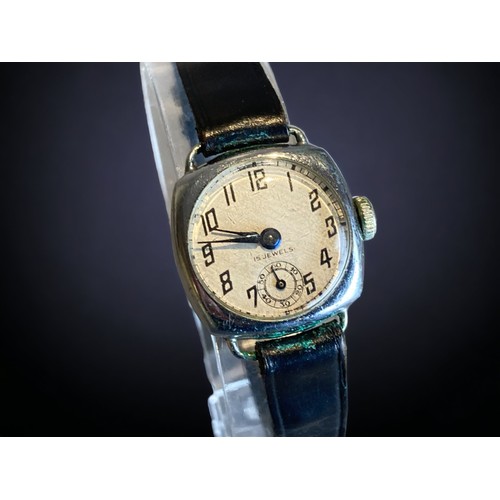 98 - A MISCELLANEOUS COLLECTION OF VINTAGE & CONTEMPORARY WATCHES.