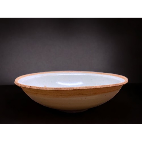 139 - CHINESE QINGBAI WARE CELADON BOWL,
SONG DYNASTY (960-1279)
5 x 15cm