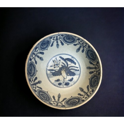 152 - A large Chinese blue & white porcelain bowl.
Ming Dynasty (1368-1644)
Central well decorated in the ... 