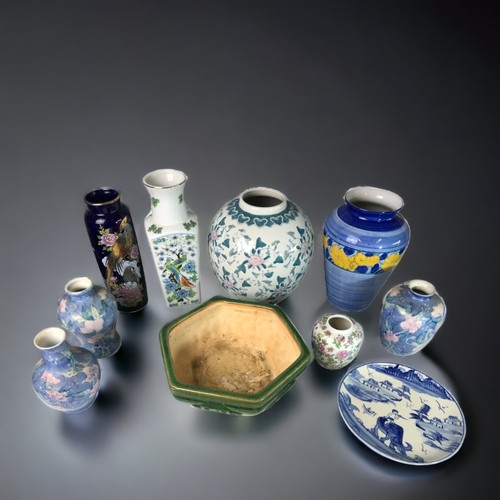 159 - A LOT OF ASIAN CHINESE AND JAPANESE CERAMICS