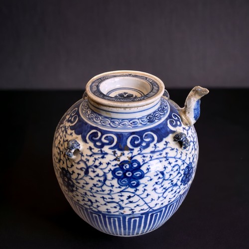 218 - A large Chinese Qing dynasty porcelain Wine / Water pot. 
Hand painted with scrolling stylised bloss... 