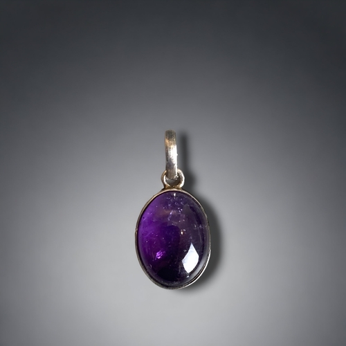 105 - A 925 SILVER & AMETHYST PENDANT. 
25MM LONG