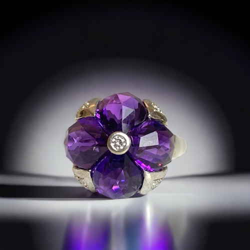 48 - A LARGE AMETHYST & DIAMOND 18CT WHITE GOLD LADIES RING. 
FLORAL SETTING WITH CENTRAL ROUND CUT DIAMO... 