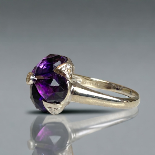 48 - A LARGE AMETHYST & DIAMOND 18CT WHITE GOLD LADIES RING. 
FLORAL SETTING WITH CENTRAL ROUND CUT DIAMO... 