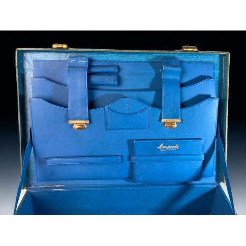 377 - AN EARLY 20TH CENTURY LADIES TRAVEL WRITING CASE. WITH FITTED INTERIOR. 
31 X 20 X 7.5CM