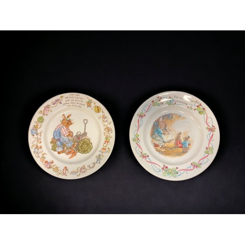 142 - A COLLECTION OF WEDGWOOD & ROYAL DOULTON 'BUNNYKINS' PLATES & BOWL.