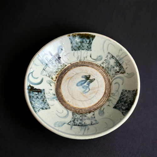 270 - TWO CHINESE PORCELAIN PROVINCIAL DEEP DISHES. 
MING DYNASTY.
BLUE & WHITE PATTERNS. 
26.5CM DIAMETER