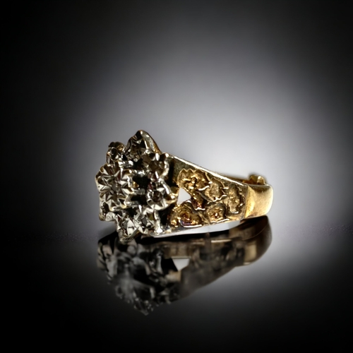 133 - A 9 CARAT GOLD & DIAMOND LADIES RING.
WHITE GOLD & DIAMOND FLOWER HEAD DESIGN, WITH YELLOW GOLD PEBB... 