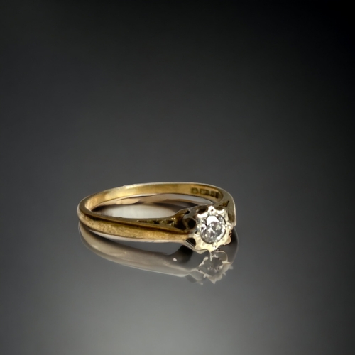 135 - AN ANTIQUE 9 CARAT GOLD SOLITAIRE DIAMOND LADIES RING. 
SIZE J 1/2
1.6 GRAMS