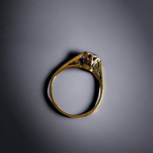 135 - AN ANTIQUE 9 CARAT GOLD SOLITAIRE DIAMOND LADIES RING. 
SIZE J 1/2
1.6 GRAMS