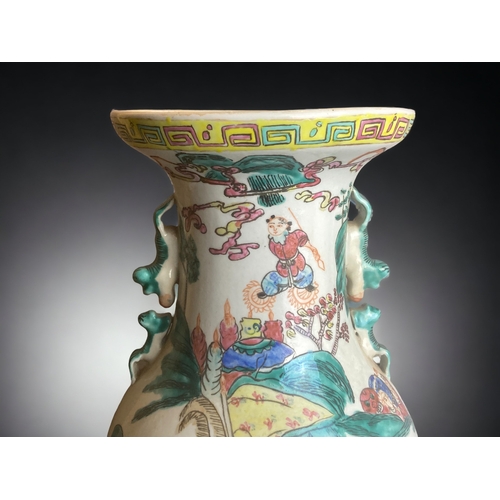 275 - A LARGE CHINESE PORCELAIN HAND PAINTED FAMILLE ROSE VASE. 
20TH CENTURY.
DEPICTING VARIOUS BATTLE SC... 