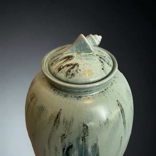 205 - A POOLE POTTERY VELTA GLAZE VASE. DESIGNED BY JANICE TCHALENKO & ANITA HARRIS. SLIP GLAZE FROM THE L... 