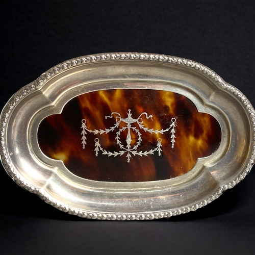 144 - A STERLING SILVER & TORTOISESHELL PIN TRAY.
GOLDSMITHS & SILVERSMITHS CO, LONDON.
INLAID STYLISED SI... 