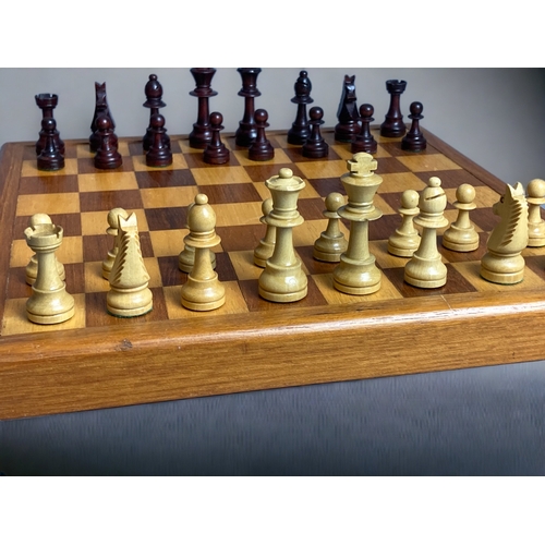 443 - A CARVED WOOD STAUNTON CHESS SET, ON SOLID WOOD BOARD.  WITH BOX.