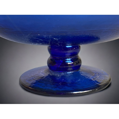 197 - A LARGE BLUE STUDIO GLASS CENTREPIECE.
16 X 40CM