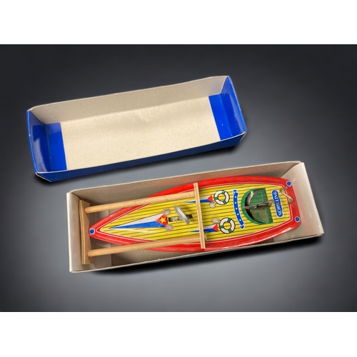 447 - A VINTAGE SCHYLLING TIN SPEED BOAT. 
BOXED.