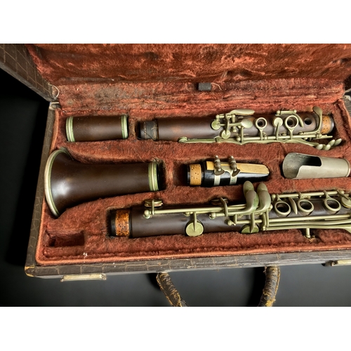 410 - A CASED VINTAGE SELMER CLARINET.