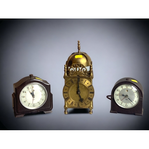 298 - THREE VINTAGE SMITHS ELECTRIC CLOCKS. INCLUDING A BRASS LANTERN AND TWO ART DECO BAKELITE EXAMPLES.