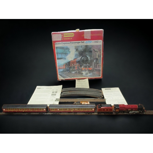 453 - A BOXED HORNBY RAILWAY SET. R.S 609 EXPRESS PASSENGER SET. WITH SMOKE & EXHAUST STEAM SOUND.
'00' GA... 