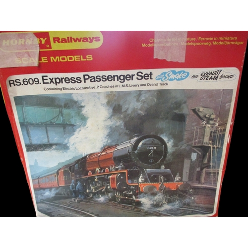 453 - A BOXED HORNBY RAILWAY SET. R.S 609 EXPRESS PASSENGER SET. WITH SMOKE & EXHAUST STEAM SOUND.
'00' GA... 