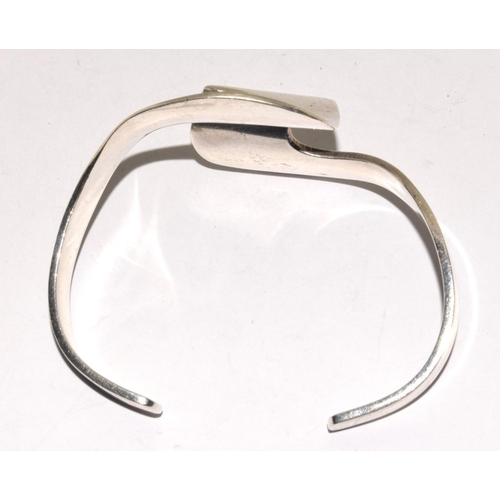 70 - 925 silver designer solid bracelet with swept feature