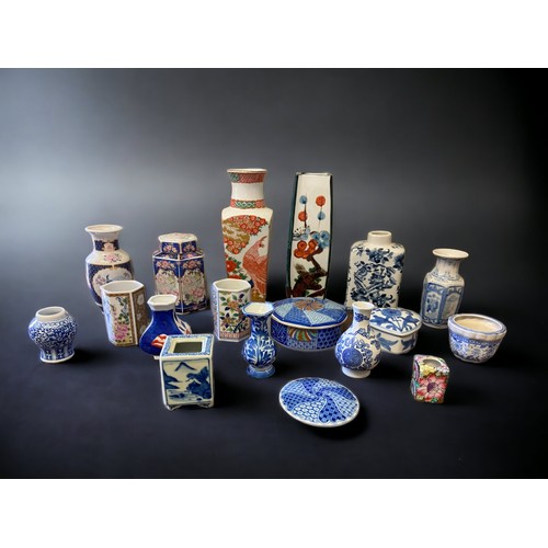 285 - A COLLECTION OF CHINESE & JAPANESE CERAMICS.