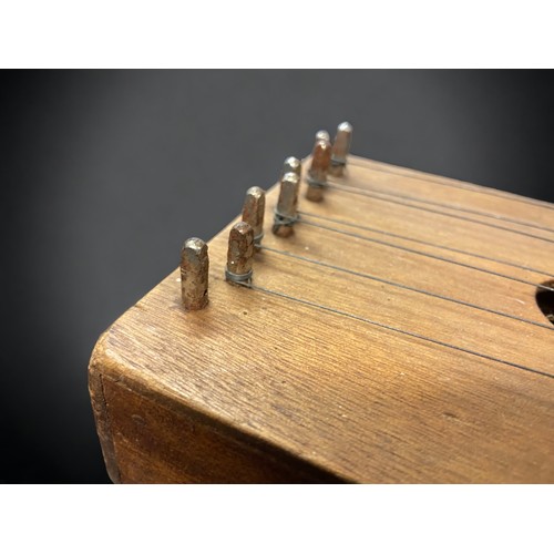 413 - A VINTAGE HANDMADE MONOCHORD.