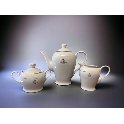 233 - A COLLECTION OF 20TH CENTURY TEAPOTS & POTS. INCLUDING ART DECO EXAMPLES & QUEEN ELIZABETH GOLDEN JU... 