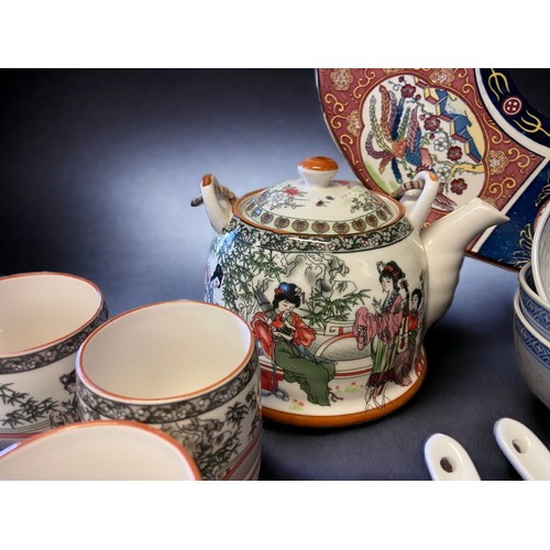 288 - A LARGE COLLECTION OF VINTAGE CHINESE & JAPANESE CERAMICS.