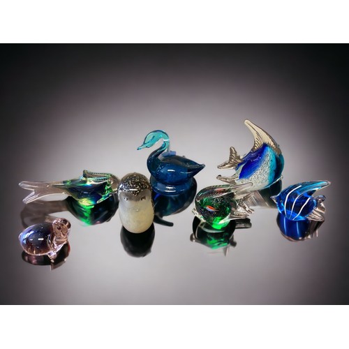 217 - A COLLECTION OF GLASS ANIMAL PAPERWEIGHTS. INCLUDING MURANO & WEDGWOOD.