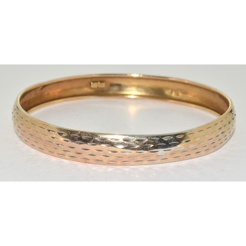 201 - 925 silver solid bangle with embossed decoration