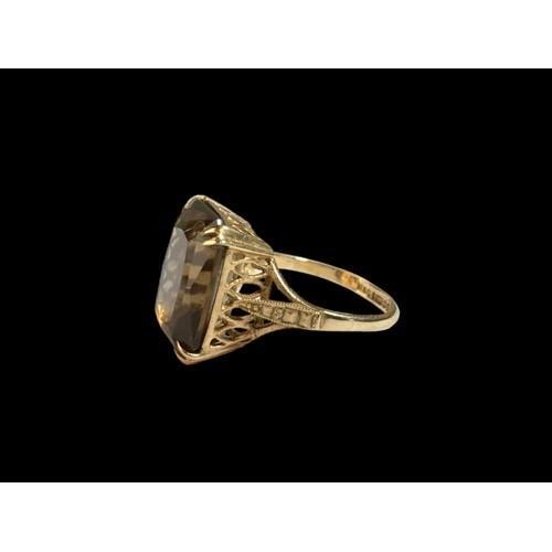 236 - A 9ct Gold Ladies Smoky Quartz statement Cocktail Ring. 4.5g. Size Q