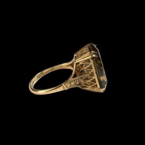 236 - A 9ct Gold Ladies Smoky Quartz statement Cocktail Ring. 4.5g. Size Q