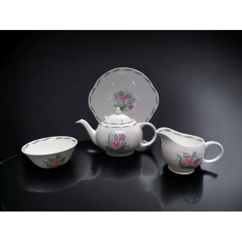 339 - A SUSIE COOPER CHINA PART TEA SET. 
'FRAGRANCE' PATTERN.
CONSISTING 21 PIECES.