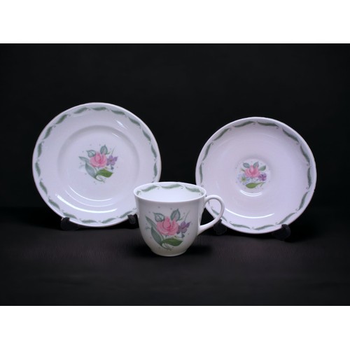 339 - A SUSIE COOPER CHINA PART TEA SET. 
'FRAGRANCE' PATTERN.
CONSISTING 21 PIECES.