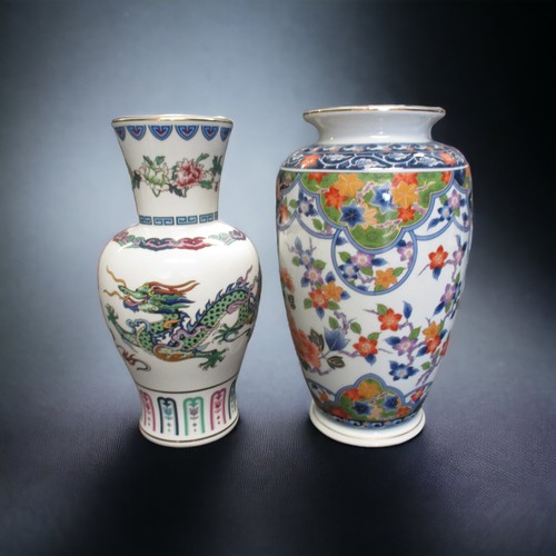 327 - A COLLECTION OF JAPANESE AND CHINESE CERAMICS, INCLUDING A TEA POT AND STAND, VASES, PLATES & CUPS.