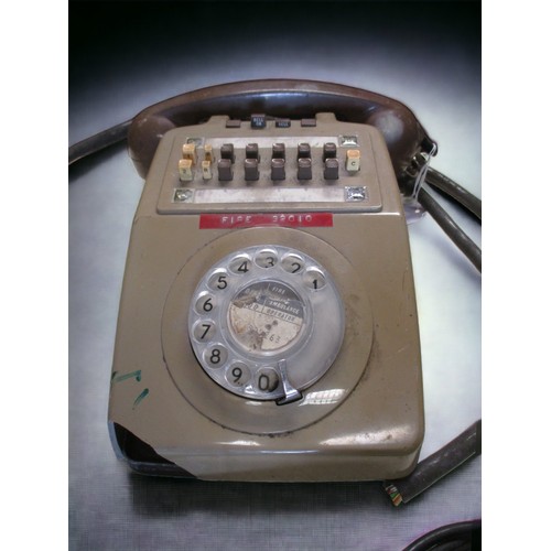 480 - 5 VINTAGE ROTARY & BUTTON DIAL TELEPHONES.