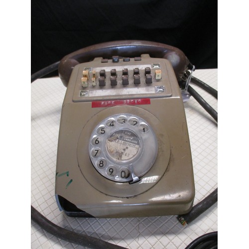 480 - 5 VINTAGE ROTARY & BUTTON DIAL TELEPHONES.