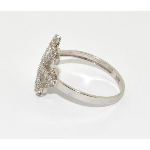 35 - 9ct gold white  ladies  snow flake shape ring size N