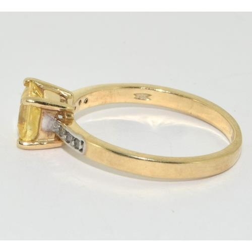 232 - 9ct gold ladies square set Lemon citron ring size L