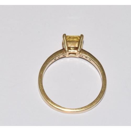 232 - 9ct gold ladies square set Lemon citron ring size L