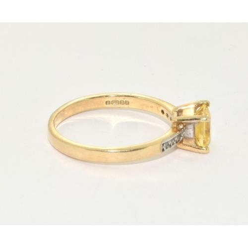 232 - 9ct gold ladies square set Lemon citron ring size L