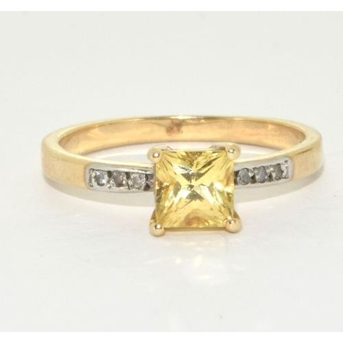 232 - 9ct gold ladies square set Lemon citron ring size L