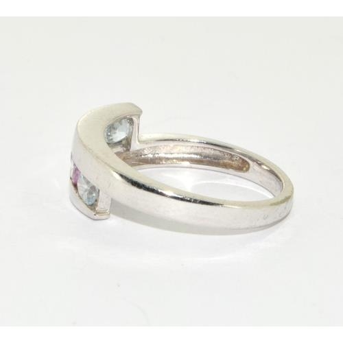 233 - 9ct white gold ladies Pink Tourmaline and Aquamarine set ring in a wave pattern size L