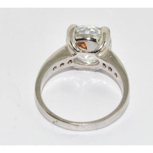 111 - 9ct white gold ladies substantial 4.5g  dress ring size N