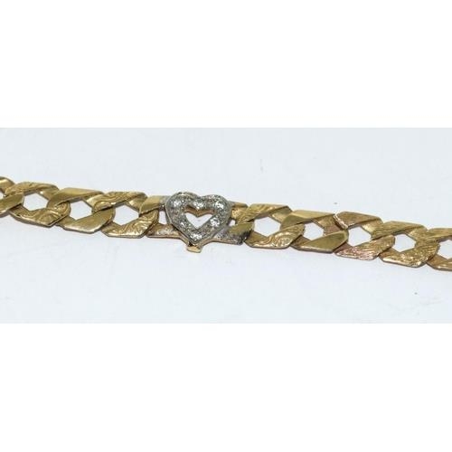 94 - 9ct gold fancy link 