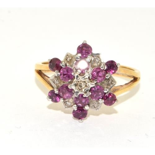 32 - 18ct gold antique set Diamond and Ruby star burst ring 4.5g size M