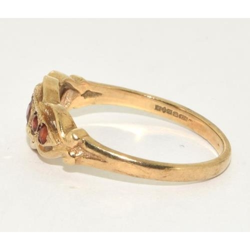 198 - 9ct gold ladies vintage 5 stone Garnet inlay ring size P